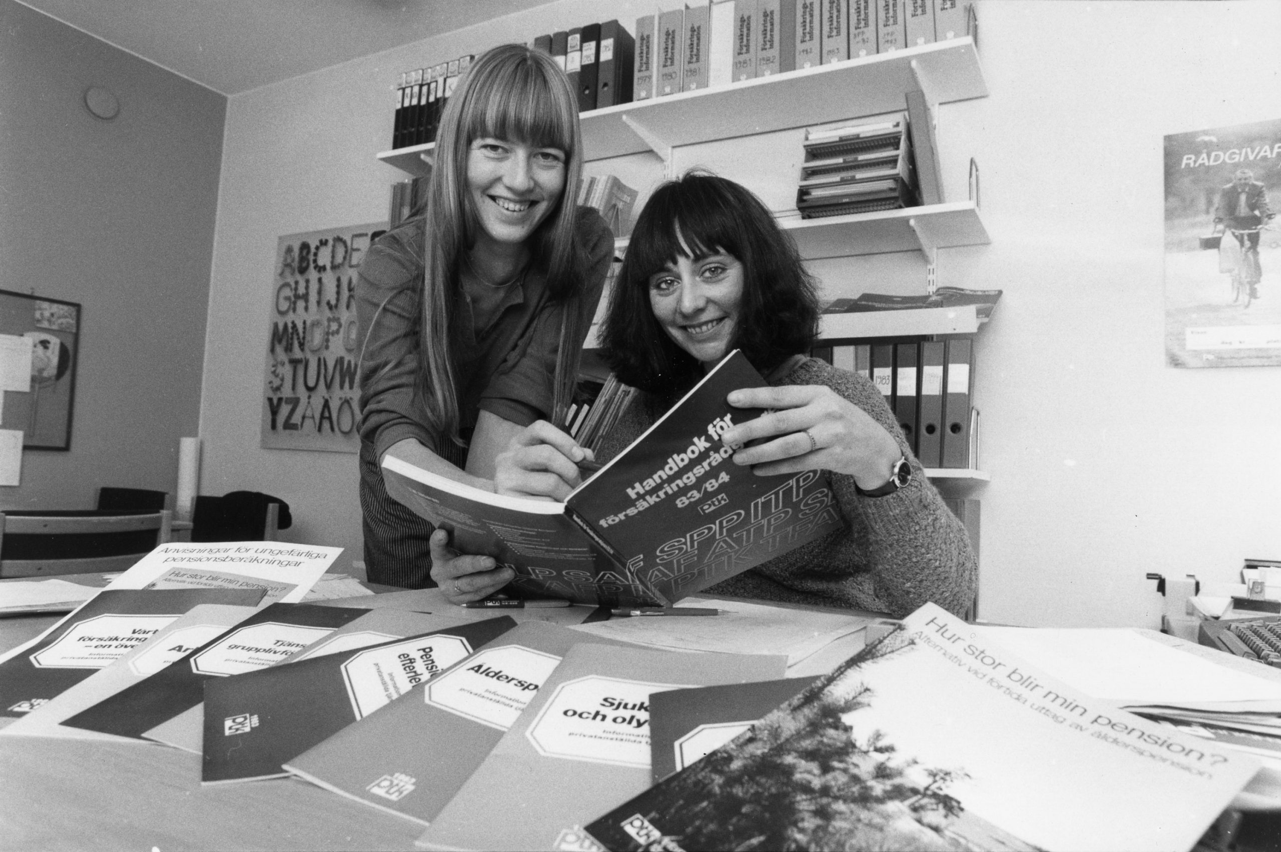 Miljöbild från kansliet på 80-talet. Notera affischen i bildens högerkant. Fotograf: Victor Lenson Brott.