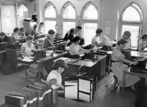 TAM-Arkiv_TCO_3_K1_003-0343_Kontorister_TCO-tidn_nr_7_1957_foto_Hernried